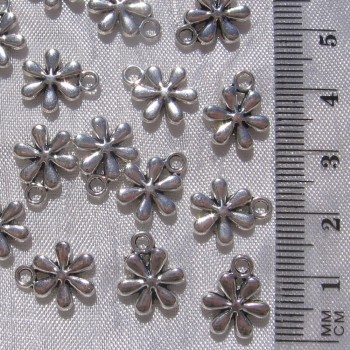 LOT de 10 BRELOQUES FLEURS double face argenté ou bronze 13mm x 10mm PENDENTIFS