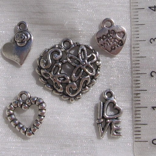 LOT DE 10 BRELOQUES COEURS LOVE 2X5-10 PENDENTIFS METAL ARGENTE ANNEAU *B489