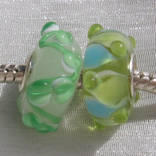 2 CHARMS PERLE RONDELLE DONUT VERRE VERT CLAIR SINGLE CORE METAL ARGENTE *D653