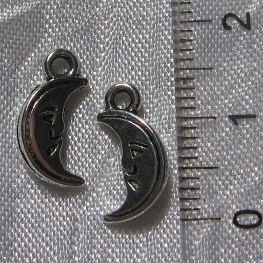 10 BRELOQUES LUNE double face EN METAL ARGENTE PENDENTIFS 14x7mm *B380