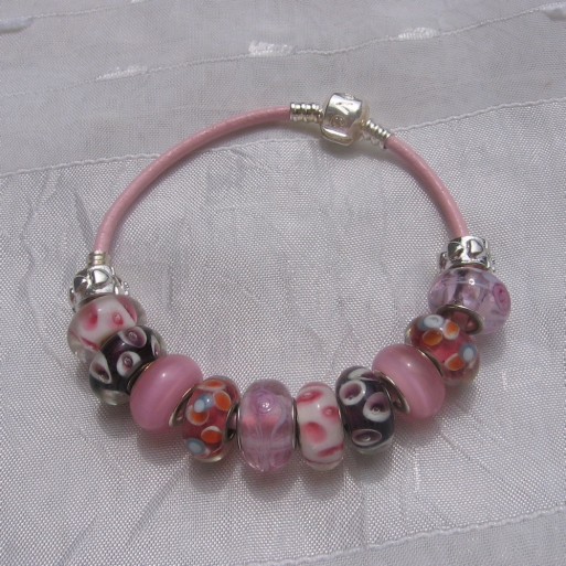 2 PERLES DONUTS BLANC & ROSE CHARMS LAMPWORK...