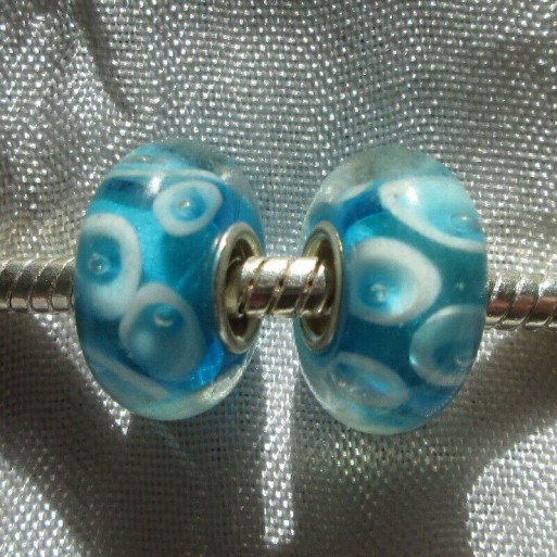 2 PERLES DONUTS BLEU AZUR CLAIR CHARMS LAMPWORK COMPATIBLES CHAINE SERPENT *D576