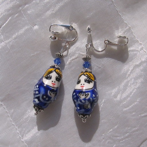 Boucles d'oreilles clips / dormeuses MATRIOCHKA SAPHIR sans nickel Swarovski