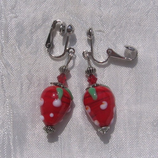 CLIPS OU BOUCLES D'OREILLES ARGENTÉ SWAROVSKI "FRAISE DES BOIS" sans nickel