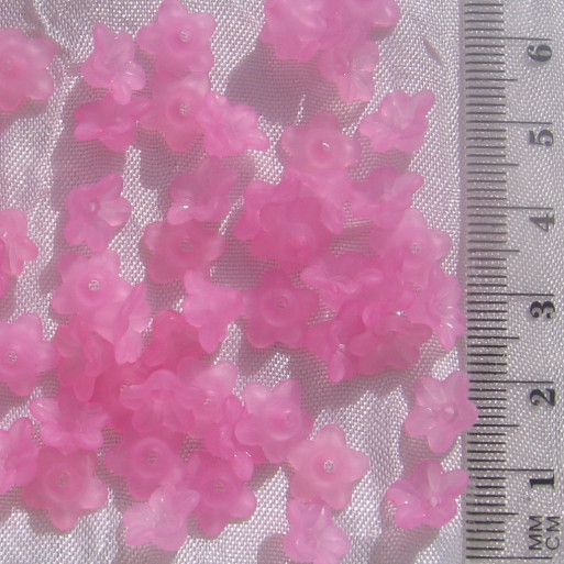 F133 - LOT DE 100 PERLES FLEURS CLOCHETTES EN...