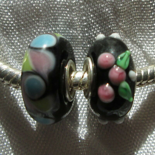 2 PERLES DONUTS MIX NOIR FLEURS LAMPWORK COMPATIBLES CHAINE SERPENT *D582