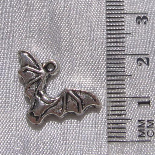 B126 - 10 BRELOQUES CHAUVE SOURIS HALLOWEEN PERLES CHARMS METAL ARGENTE 23x15mm